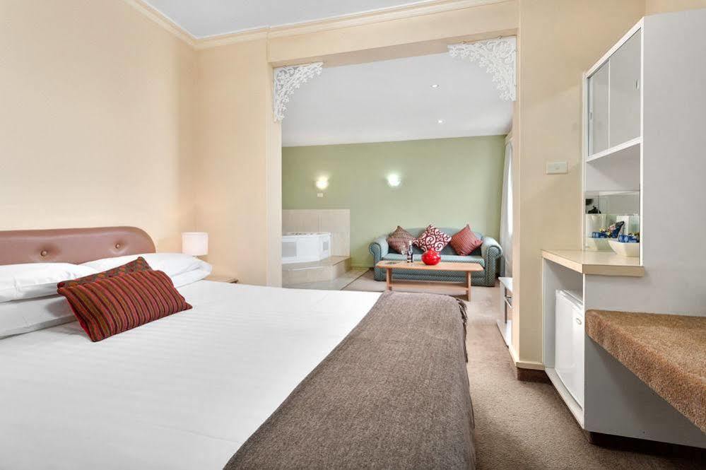 Coach House Launceston Hotel Exterior photo