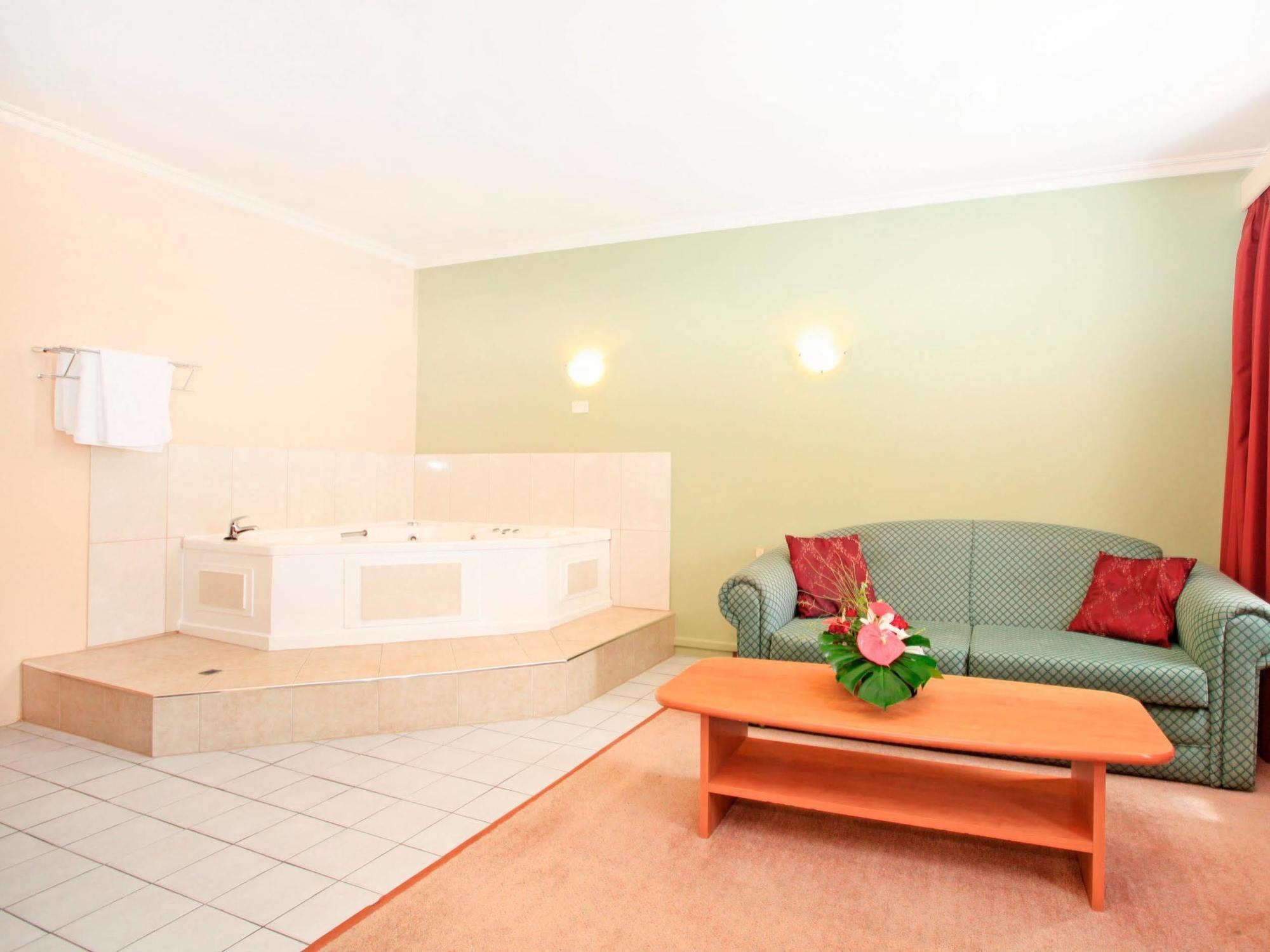 Coach House Launceston Hotel Exterior photo
