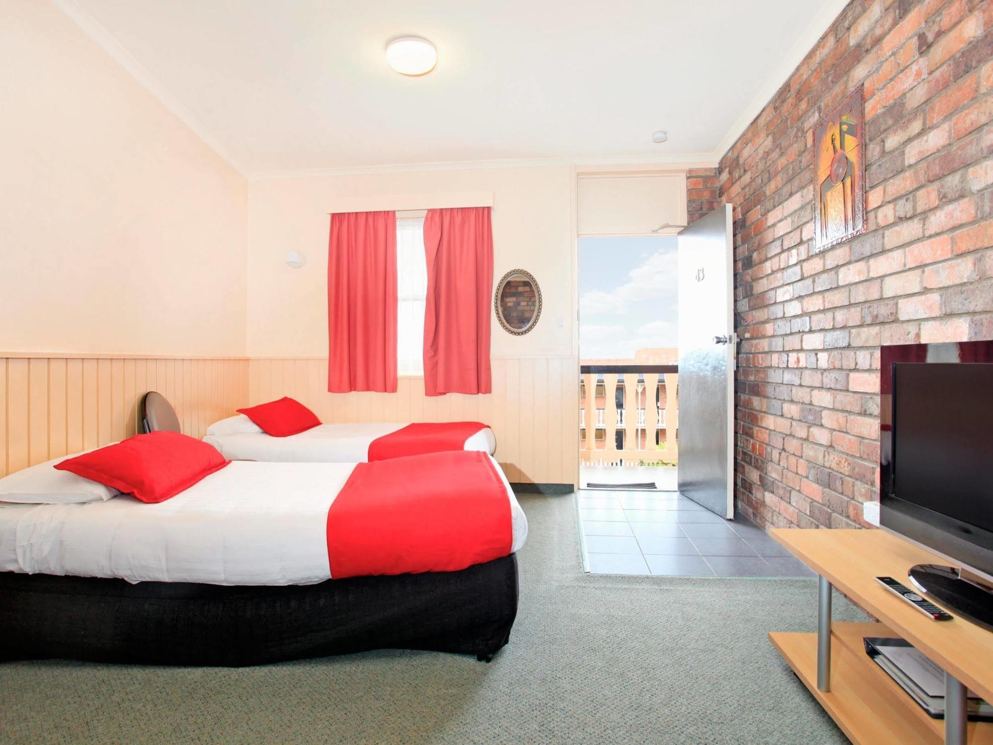 Coach House Launceston Hotel Exterior photo