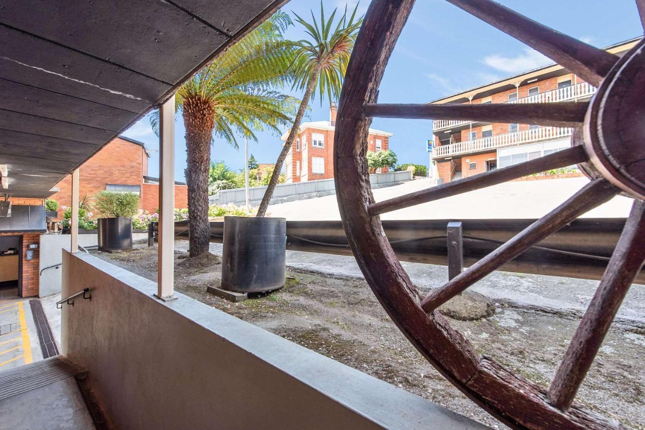 Coach House Launceston Hotel Exterior photo